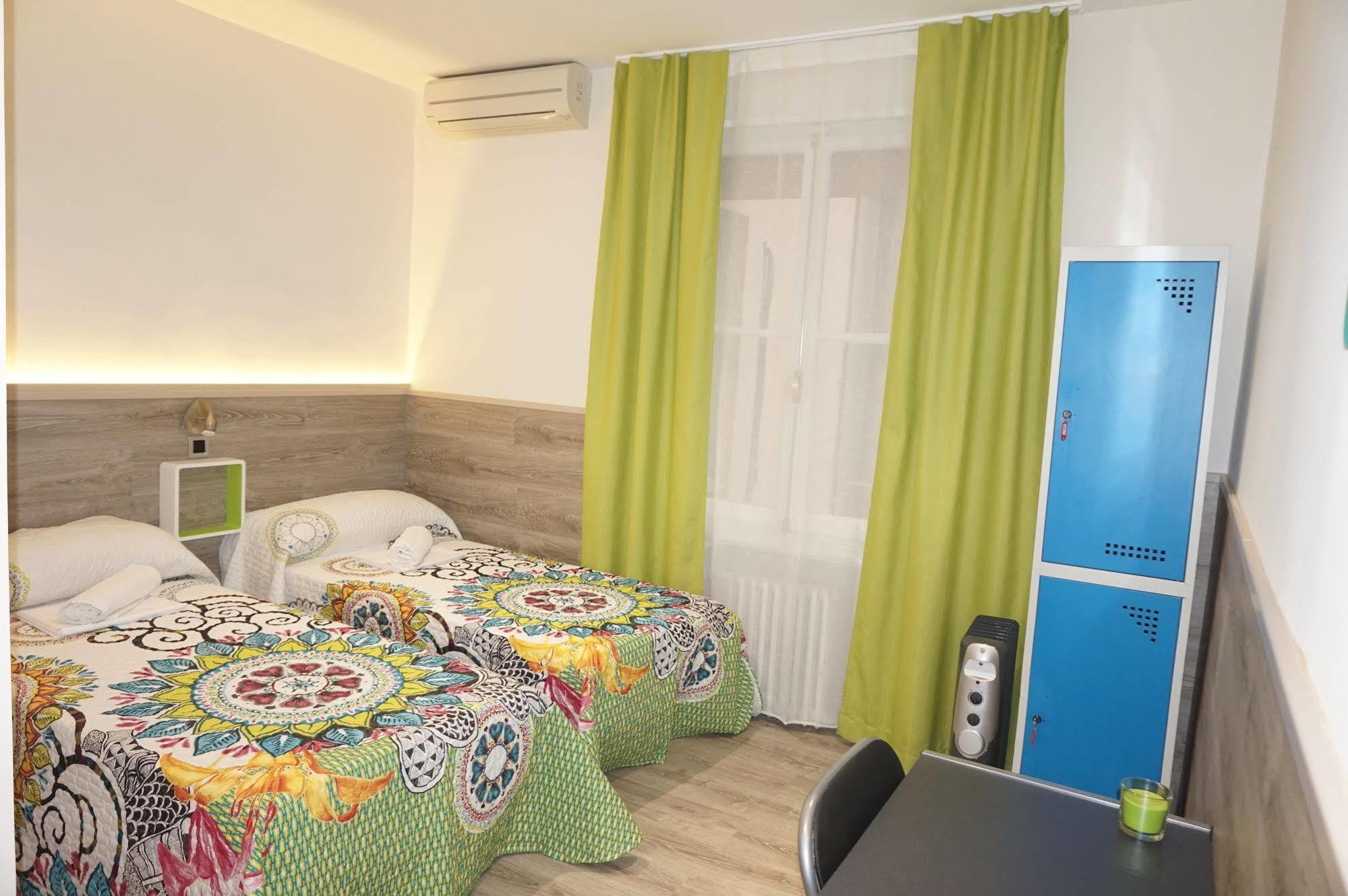 Muchomadrid Hostel Exterior photo
